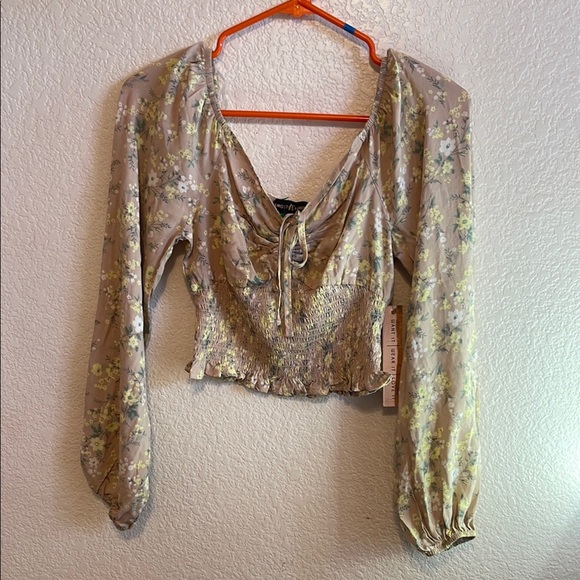 Almost Famous Green Puff Sleeve Ruched Blouse - Picture 1 of 7